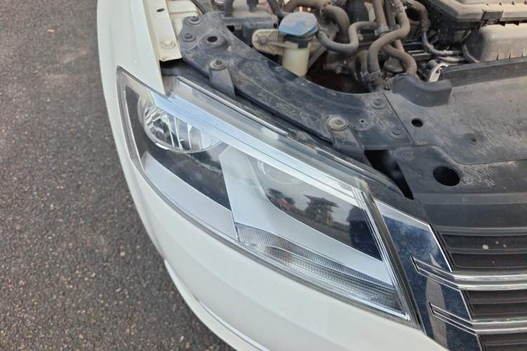 Used Volkswagen Lavida 2013 Revised Version 1.4 TSI DSG Luxury Edition Right Front Headlight