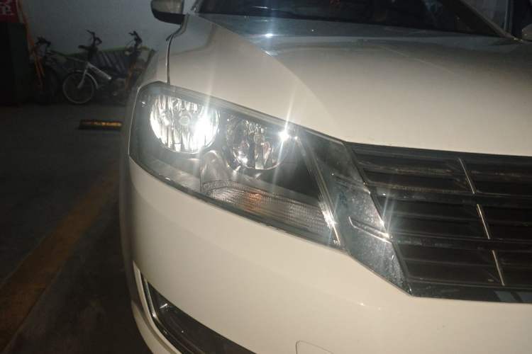 Used Volkswagen Lavida 2013 1.6L Automatic Comfort Edition Right Front Headlight