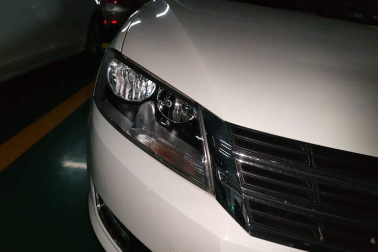 Used Volkswagen Lavida 2013 1.4TSI DSG Comfort Edition Right Front Headlight