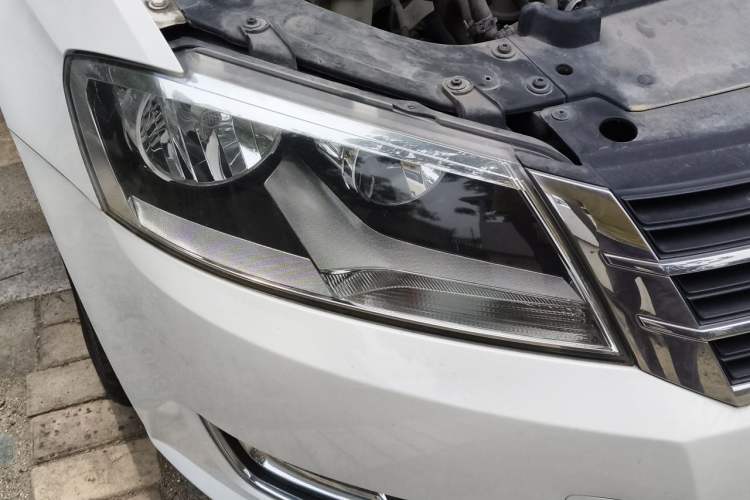 Used Volkswagen Lavida 2013 Revised Version 1.4 TSI Manual Comfort Edition Right Front Headlight