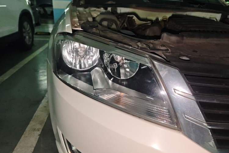Used Volkswagen Lavida 2013 Restyled Classic 1.6L Automatic Comfort Edition Right Front Headlight