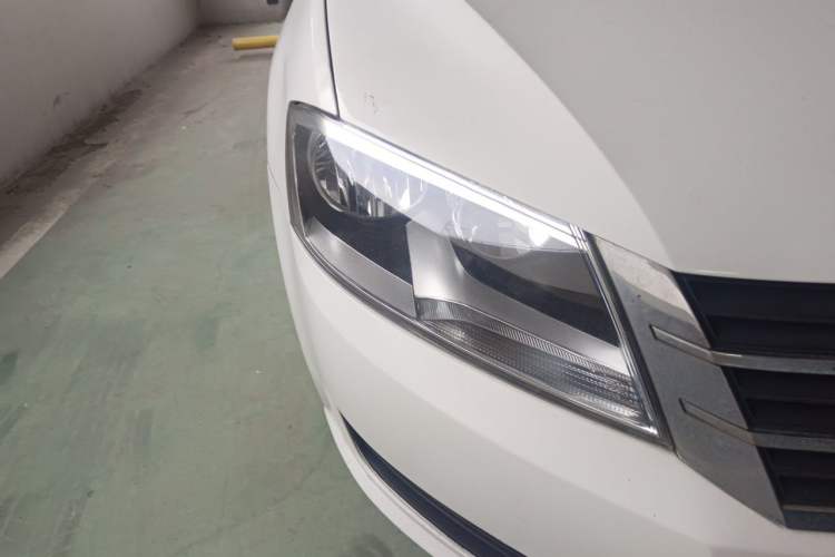 Used Volkswagen Lavida 2013 Revised Classic 1.6L Automatic Fashion Edition Right Front Headlight