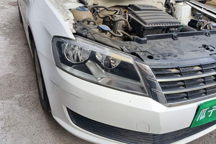 Used Volkswagen Lavida 2013 Revised Classic 1.6L Manual Fashion Edition Right Front Headlight