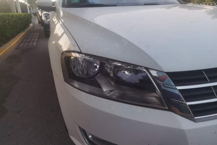 Used Volkswagen Lavida 2013 1.6L Automatic Comfort Edition Right Front Headlight