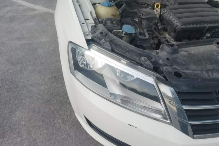 Used Volkswagen Lavida 2013 Revised Classic 1.6L Automatic Fashion Edition Right Front Headlight