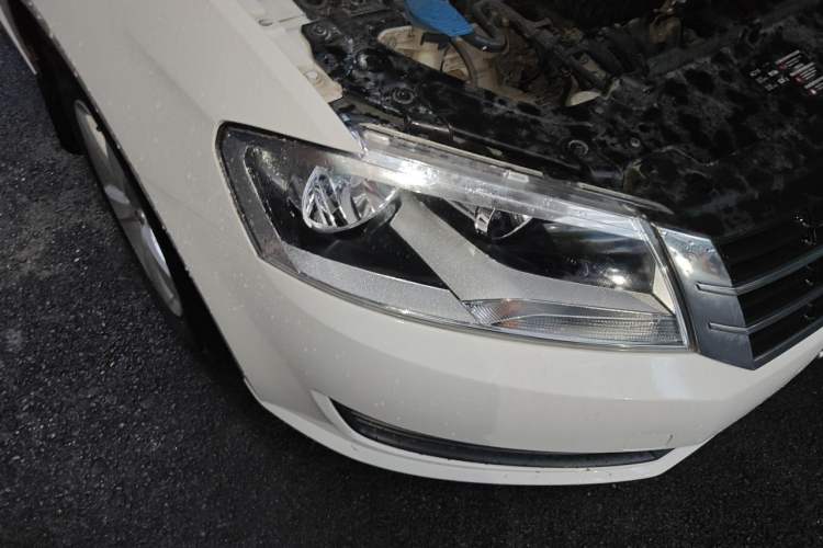 Used Volkswagen Lavida 2013 Revised Classic 1.6L Automatic Fashion Edition Right Front Headlight