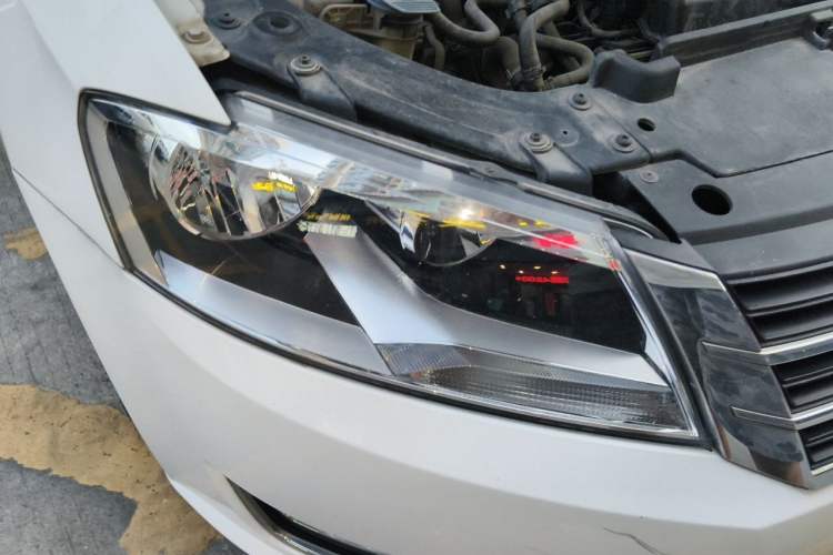 Used Volkswagen Lavida 2013 1.4TSI DSG Comfort Edition Right Front Headlight