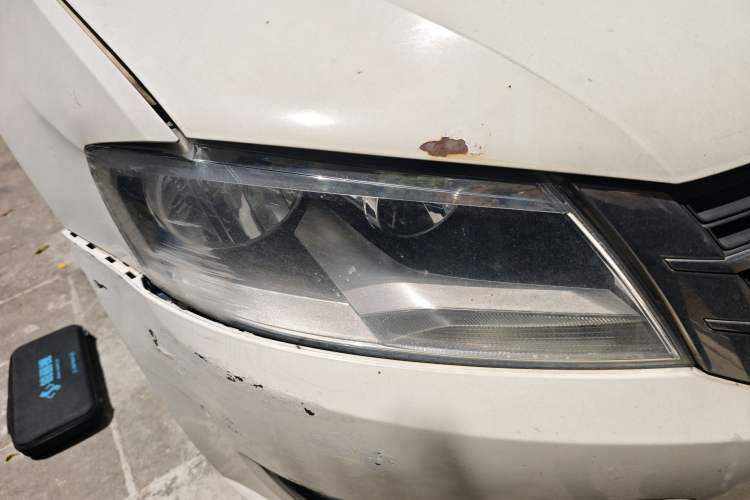 Used Volkswagen Lavida 2013 Restyled Classic 1.6L Automatic Comfort Edition Right Front Headlight