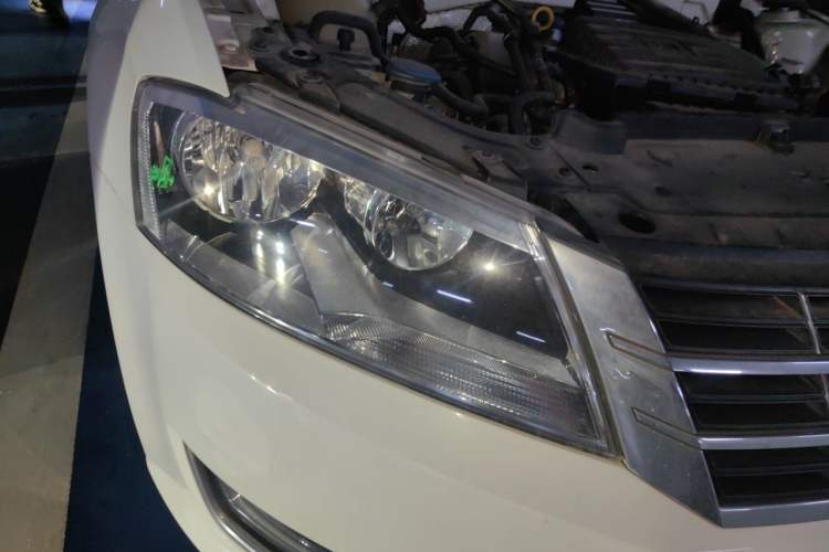 Used Volkswagen Lavida 2013 Revised Version 1.4 TSI DSG Comfort Edition Right Front Headlight