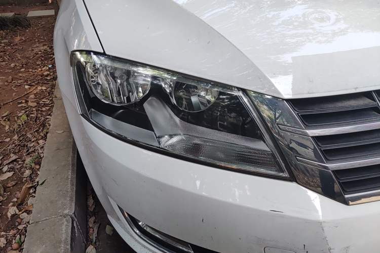 Used Volkswagen Lavida 2013 1.6L Automatic Comfort Edition Right Front Headlight