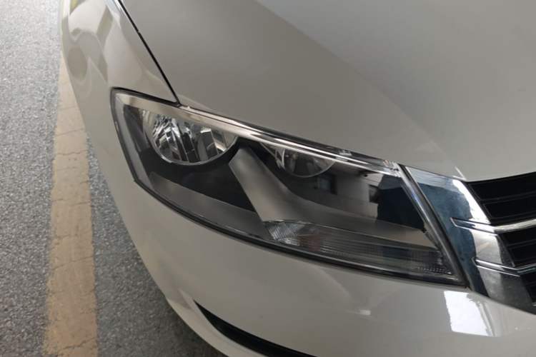 Used Volkswagen Lavida 2013 Revised Classic 1.6L Automatic Fashion Edition Right Front Headlight