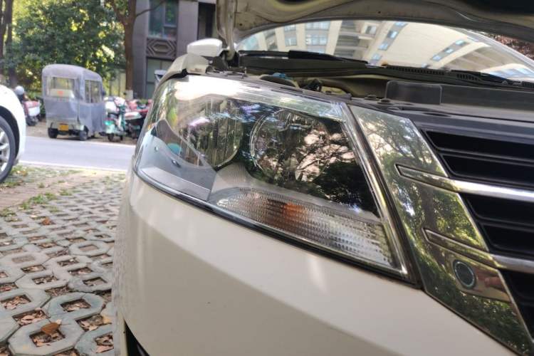Used Volkswagen Lavida 2013 Revised Classic 1.6L Automatic Fashion Edition Right Front Headlight