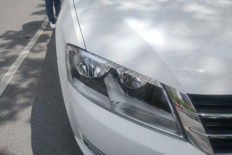 Used Volkswagen Lavida 2013 Revised Classic 1.6L Automatic Fashion Edition Right Front Headlight