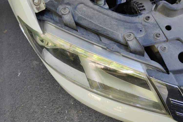 Used Volkswagen Lavida 2013 Revised Version 1.6L Automatic Luxury Edition Right Front Headlight