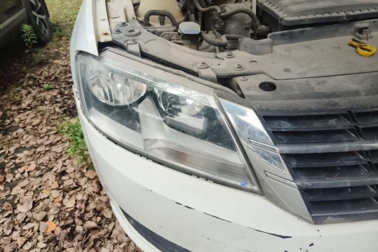 Used Volkswagen Lavida 2013 1.6L Automatic Fashion Edition Right Front Headlight