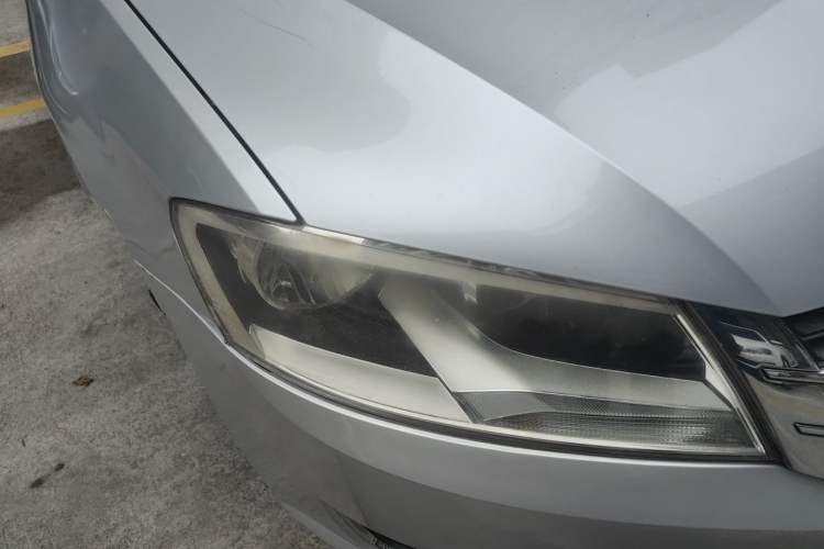 Used Volkswagen Lavida 2013 1.4TSI DSG Comfort Edition Right Front Headlight
