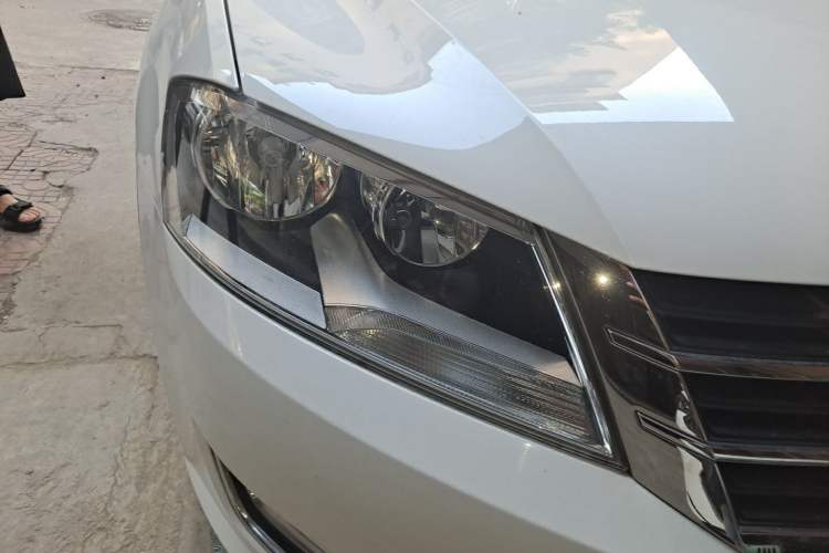 Used Volkswagen Lavida 2013 Revised Version 1.4 TSI DSG Comfort Edition Right Front Headlight