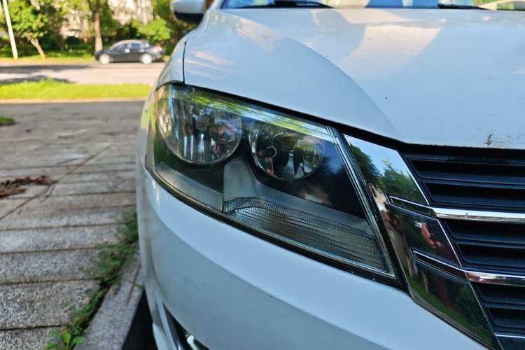 Used Volkswagen Lavida 2013 Restyled Classic 1.6L Manual Comfort Edition Right Front Headlight