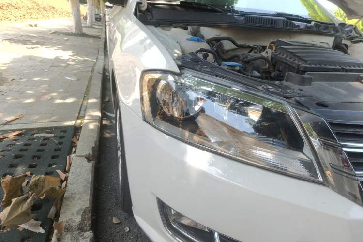 Used Volkswagen Lavida 2013 1.6L Automatic Comfort Edition Right Front Headlight