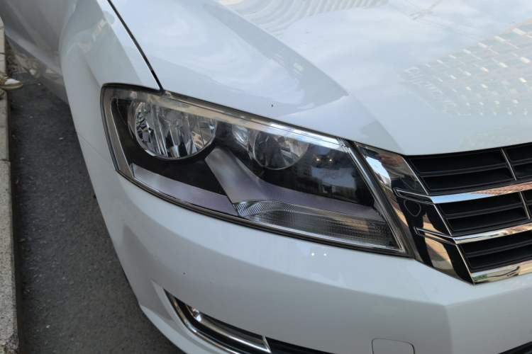 Used Volkswagen Lavida 2013 Restyled Classic 1.6L Manual Comfort Edition Right Front Headlight