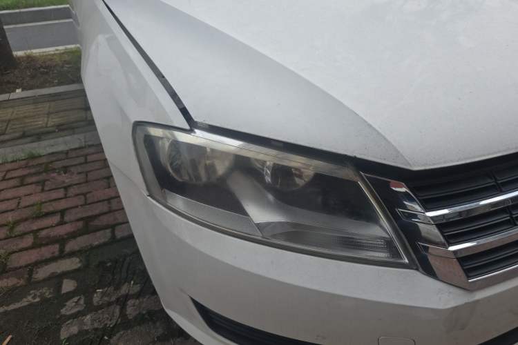 Used Volkswagen Lavida 2013 Revised Classic 1.6L Manual Fashion Edition Right Front Headlight