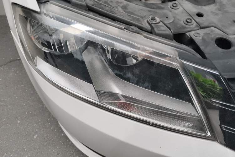 Used Volkswagen Lavida 2013 Revised Classic 1.6L Automatic Fashion Edition Right Front Headlight