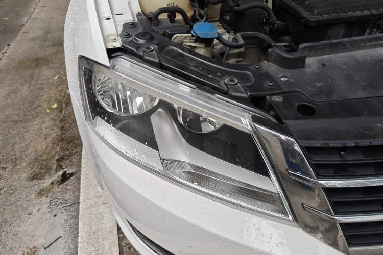 Used Volkswagen Lavida 2013 Revised Classic 1.6L Manual Fashion Edition Right Front Headlight