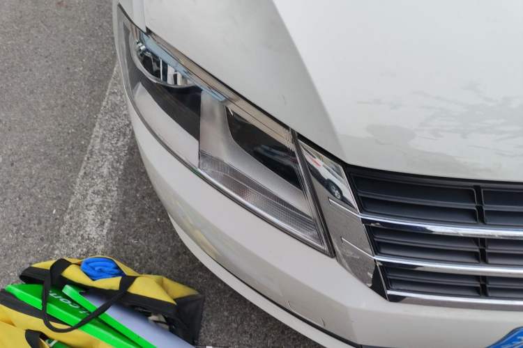 Used Volkswagen Lavida 2013 Revised Classic 1.6L Automatic Fashion Edition Right Front Headlight