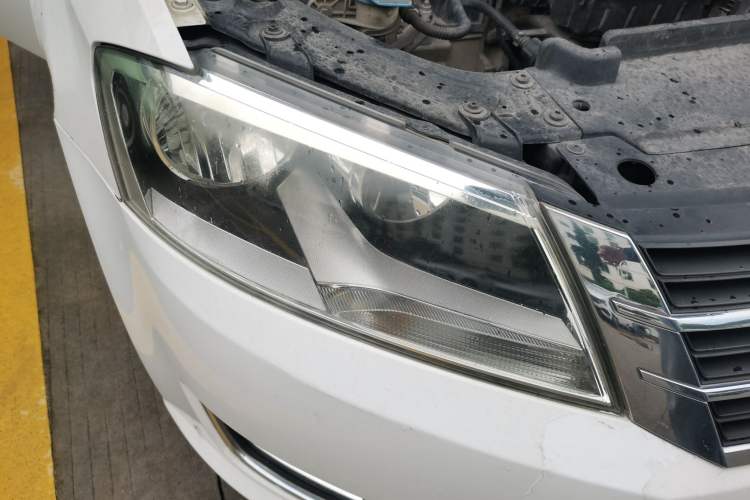 Used Volkswagen Lavida 2013 Restyled Classic 1.6L Automatic Comfort Edition Right Front Headlight
