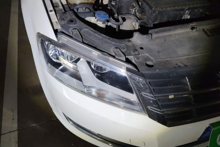 Used Volkswagen Lavida 2013 Restyled Classic 1.6L Manual Comfort Edition Right Front Headlight