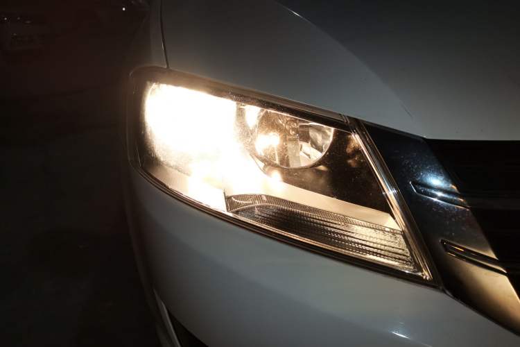 Used Volkswagen Lavida 2013 Revised Classic 1.6L Automatic Fashion Edition Right Front Headlight