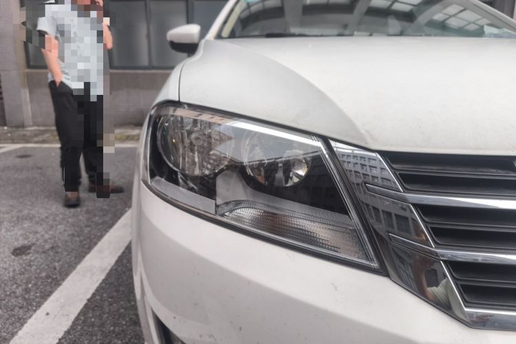 Used Volkswagen Lavida 2013 Restyled Classic 1.6L Automatic Comfort Edition Right Front Headlight