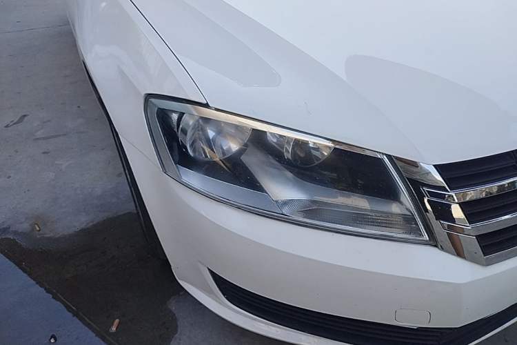Used Volkswagen Lavida 2013 Revised Classic 1.6L Automatic Fashion Edition Right Front Headlight