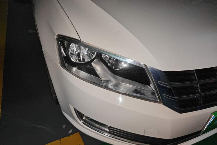 Used Volkswagen Lavida 2013 1.6L Manual Comfort Edition Right Front Headlight