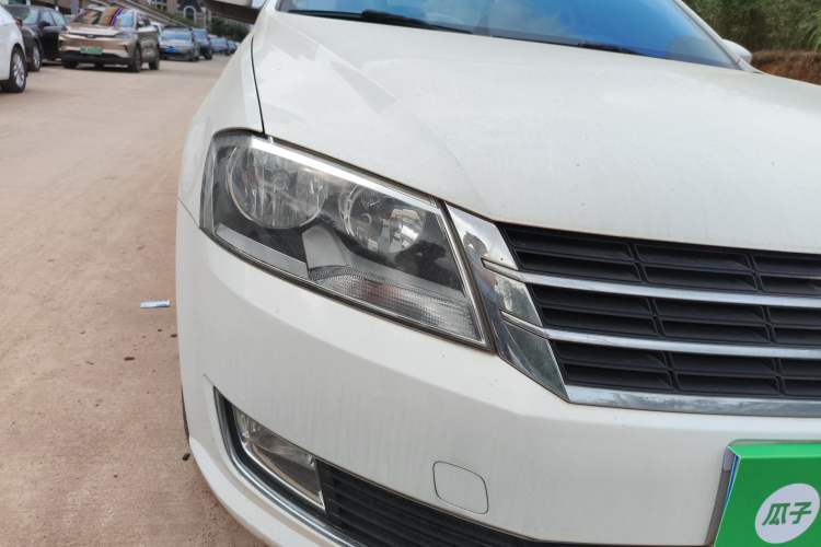 Used Volkswagen Lavida 2013 Revised Classic 1.6L Automatic Fashion Edition Right Front Headlight