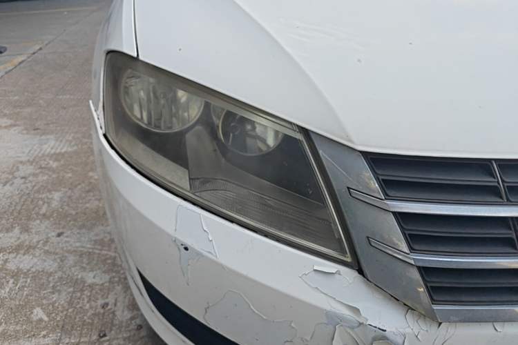 Used Volkswagen Lavida 2013 Revised Classic 1.6L Manual Fashion Edition Right Front Headlight