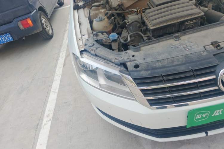 Used Volkswagen Lavida 2013 Revised Classic 1.6L Automatic Fashion Edition Right Front Headlight