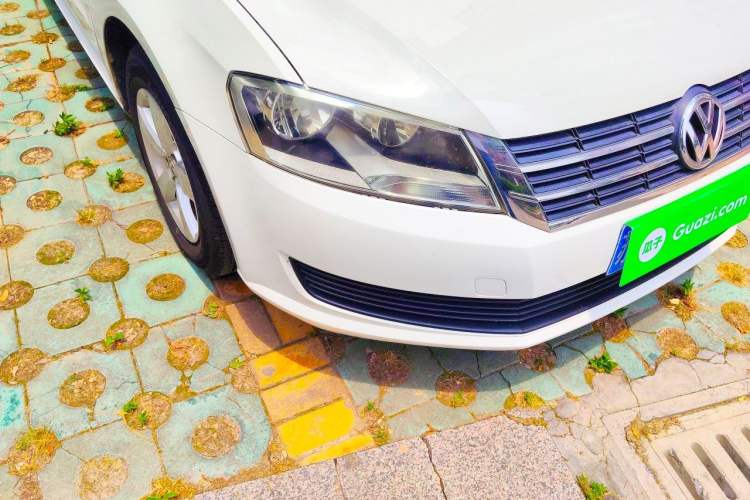 Used Volkswagen Lavida 2013 Revised Classic 1.6L Automatic Fashion Edition Right Front Headlight