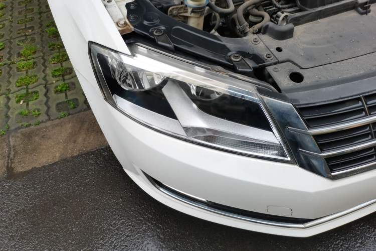 Used Volkswagen Lavida 2013 Revised Version 1.4 TSI DSG Comfort Edition Right Front Headlight