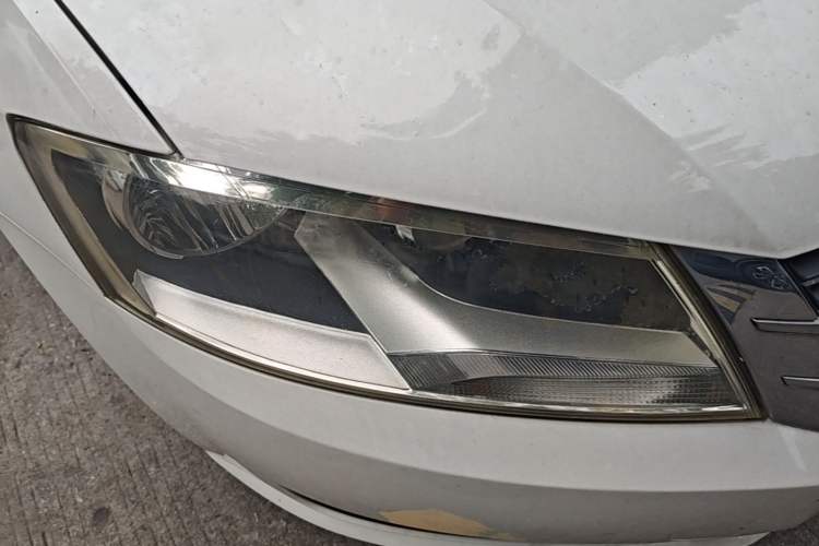 Used Volkswagen Lavida 2013 Revised Classic 1.6L Manual Fashion Edition Right Front Headlight