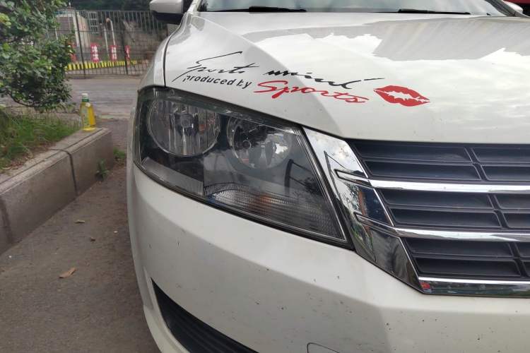 Used Volkswagen Lavida 2013 Revised Classic 1.6L Manual Fashion Edition Right Front Headlight