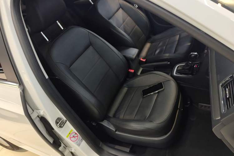 Used Volkswagen Lavida 2013 Revised Version 1.4 TSI DSG Comfort Edition Right Front Seat