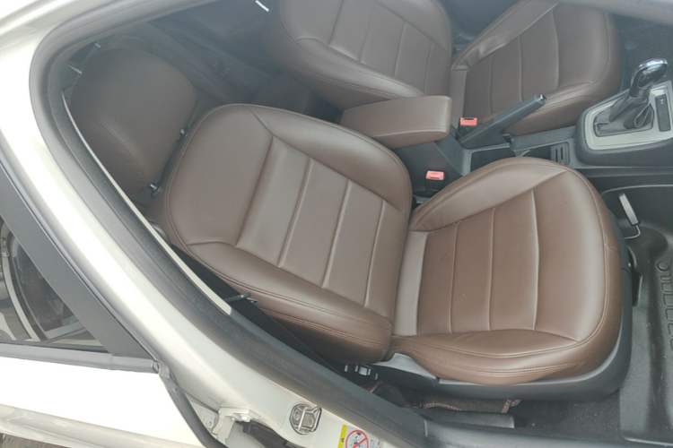 Used Volkswagen Lavida 2013 Revised Classic 1.6L Automatic Fashion Edition Right Front Seat
