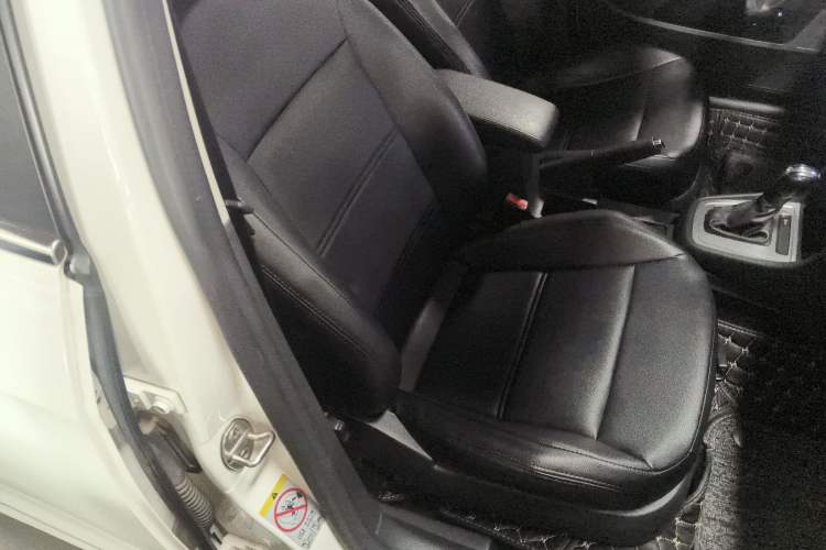 Used Volkswagen Lavida 2013 Revised Classic 1.6L Automatic Fashion Edition Right Front Seat