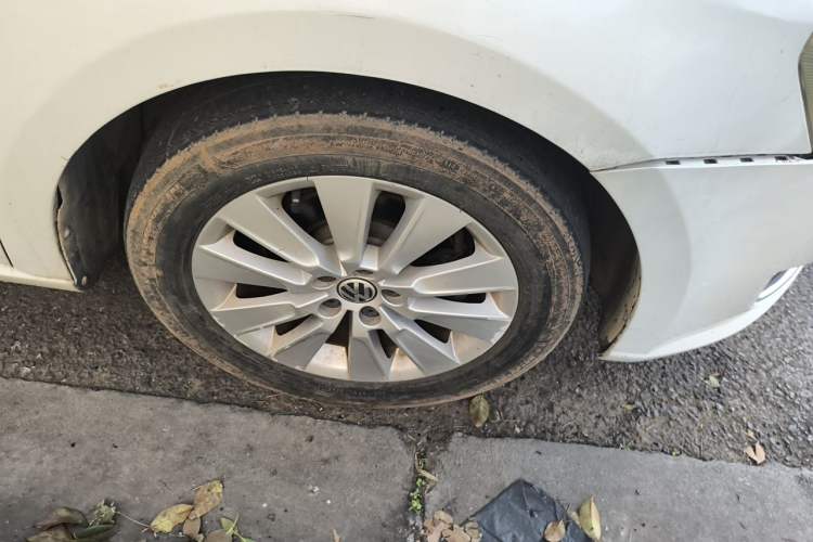 Used Volkswagen Lavida 2013 Restyled Classic 1.6L Automatic Comfort Edition Right Front Wheel Hub