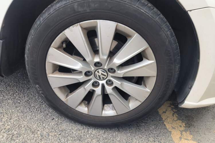 Used Volkswagen Lavida 2013 Restyled Classic 1.6L Automatic Comfort Edition Right Front Wheel Hub