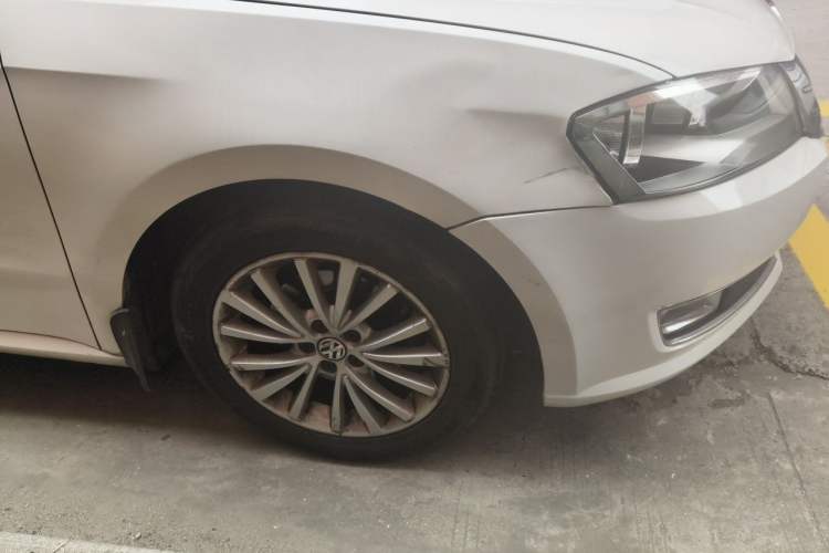 Used Volkswagen Lavida 2013 1.4 TSI Manual Luxury Edition Right Front Wheel Hub