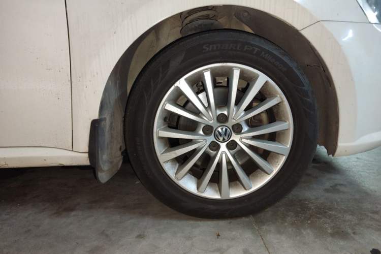 Used Volkswagen Lavida 2013 Revised Version 1.4 TSI DSG Luxury Edition Right Front Wheel Hub