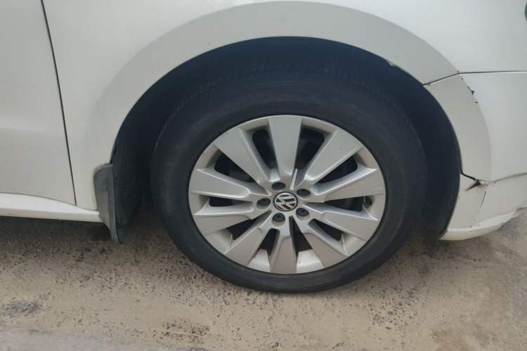 Used Volkswagen Lavida 2013 1.6L Automatic Comfort Edition Right Front Wheel Hub