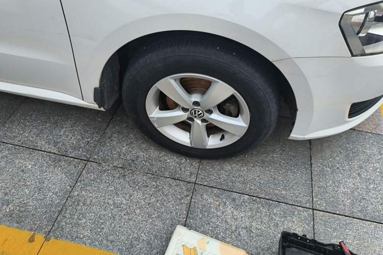 Used Volkswagen Lavida 2013 Revised Classic 1.6L Manual Fashion Edition Right Front Wheel Hub